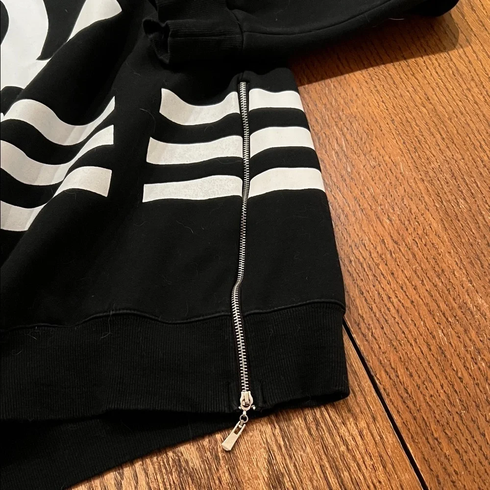 Black and White Logo Sweatshirt With Zippers on Sides XL - Picture 6 of 8